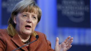 Angela Merkel: Europa no debería flexibilizar su postura sobre reformas ahora