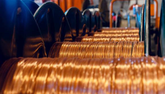 JPMorgan dijo el miércoles que prevé que los precios del cobre terminen 2023 en torno a los US$ 9,100 la tonelada, antes de superar los US$ 10,000 el próximo año.