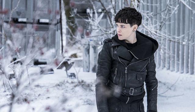 FOTO 5 | El quinto lugar con una recaudación de US$ 8 millones lo ocupó "La chica en la telaraña", dirigida por el uruguayo Federico Álvarez y con Claire Foy, quien interpreta a Lisbeth Salander en esta nueva película del universo Millenium, una adaptación de la cuarta novela de la serie, escrita por David Lagercrantz tras la muerte del autor de la exitosa trilogía, Stieg Larsson). (Foto: IMDB)