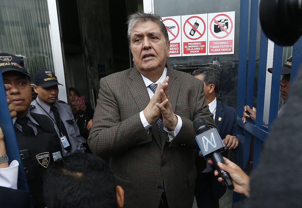 El ex presidente Alan García abandonó la residencia del embajador de Uruguay, ubicada en San Isidro, poco después de las 8 a.m. (Foto: GEC)