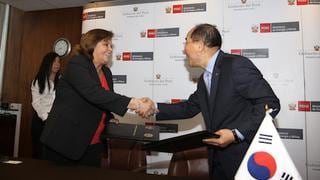MEM suscribe tres convenios de cooperación en desarrollo energético con entidades de Corea del Sur