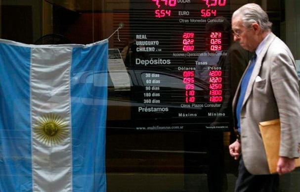 El año pasado, la economía argentina cayó 2.5% -tras crecer el 2.9% en el 2017 y retroceder 1.8% en el 2016- y en el primer trimestre del 2019 el desplome interanual fue de 5.8%. (Foto: Reuters)