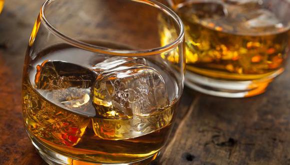 En la configuración de consumo de alcohol del peruano, el whisky manda entre los destilados, con un 35% de participación (Foto: iStock)
