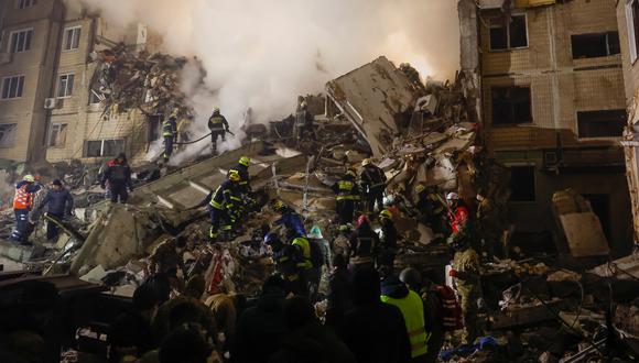 En Kiev, donde sufrieron daños infraestructuras civiles de diversos tipos. (Foto: AFP)