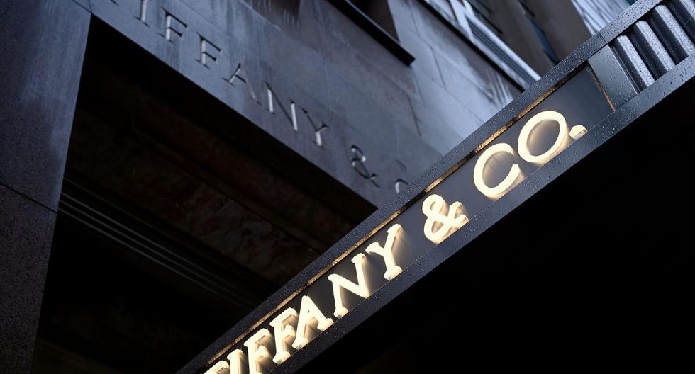La firma de joyería y orfebrería, fundada en Nueva York en 1837, cuenta con una reputación internacional gracias en parte a la película "Breakfast at Tiffany's" (1961). (Foto: AFP)