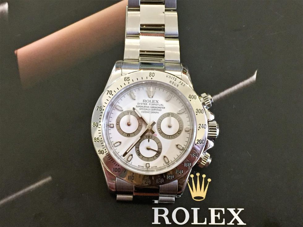 Rolex.
Empezamos por un clásico. Cuando cualquier persona piensa en relojes de lujo la marca que siempre se nos viene a la mente es Rolex. (Foto: Difusión)