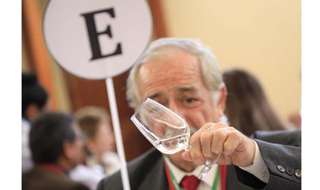 FOTO 5 | “El representante de la OIV resaltó la alta calidad de nuestro destilado de bandera, y comentó que desde el aspecto técnico el concurso nacional saco una nota de 10 sobre 10”, añadió.