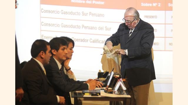 Dos consorcios presentaron sus propuestas técnicas (sobre 2) y económicas (sobre 3) para el proyecto “Mejoras a la Seguridad Energética del País y Desarrollo del Gasoducto Sur Peruano”. (Foto: Proinversión)