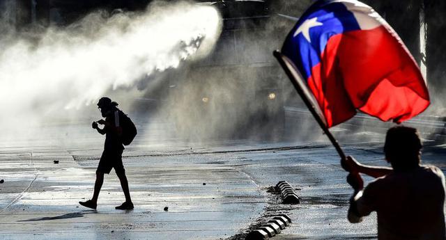 Diciembre: el presidente de Chile, Sebastián Piñera, había anunciado el envío al Congreso de un proyecto de ley para otorgar un pago único de US$ 124 a 1.3 millones de familias. (Foto: AFP)