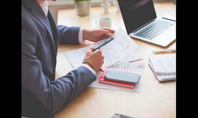 Fotos 5 | Ejercicio 5: Confrontación. Cuando te veas en medio de una conversación complicada, no aproveches la primera de cambio para salir del paso. Prueba a aguantar y a mantenerte en la conversación hasta la siguiente oportunidad. Entonces, evalúa de n