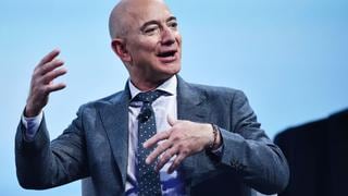 Qué es la regla del silencio incómodo que aplican empresarios como Jeff Bezos y Elon Musk