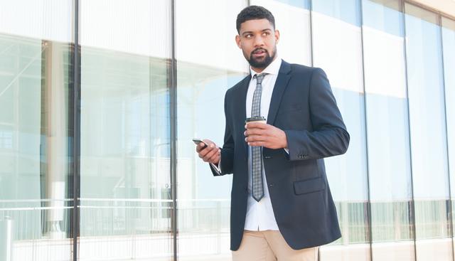 FOTO 2 | 2. Sal de las reuniones en las que ya no estas aportando nada nuevo

De acuerdo con Musk no es grosero irse, es de mal gusto hacer que alguien pierda su tiempo. (Foto: Freepik)