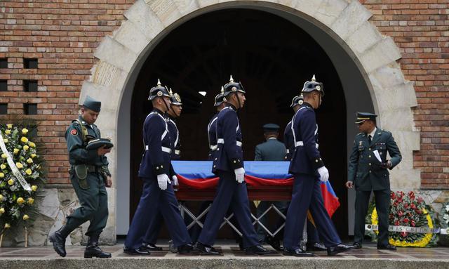 Víctimas. El enfrentamiento ha dejado oficialmente en las últimas cinco décadas 260.000 muertos, 45.000 desaparecidos y 6,9 millones de desplazados. Según la ONU, Colombia es el primer país en número de desplazados internos, y el segundo, después de Afgan