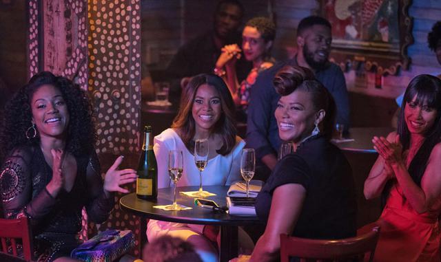La bien recibida comedia "Girls Trip" se mantiene firme en su segunda semana y se ubicó en el tercer puesto, con US$ 20.1 millones. Es protagonizada por Queen Latifah y Jada Pinkett Smith, la mujer de Will Smith.