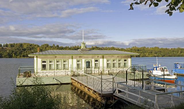 Avancemos rápido hasta el 2017, y vemos Plyos ocupando una parte cada vez mayor del interés nacional ruso. Por un lado, el primer ministro Dmitry Medvedev ha pasado regularmente sus vacaciones en un extenso complejo a pocos kilómetros de la carretera prin