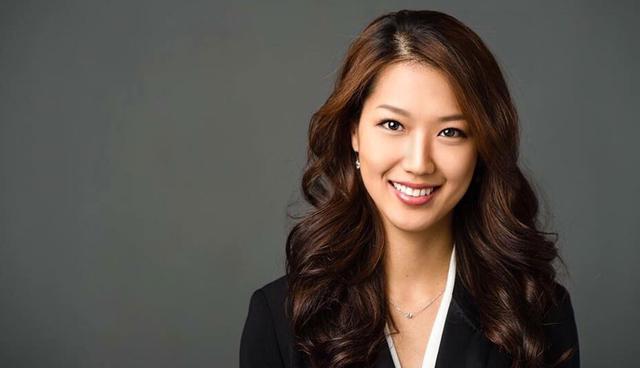 FOTO 2 | Kwiri Yang

Kwiri es fundadora y CEO de LifeGyde. La plataforma en línea es un espacio para que los jóvenes busquen asesoramiento, orientación y apoyo. Tiene un impresionante historial de apoyo no solo a individuos, sino también a pequeñas y medianas empresas.

Con su primer emprendimiento ayudó a los inmigrantes propietarios de pequeñas empresas en California y luego fundó otras cuatro compañías que ayudaron a las comunidades locales. Cuando desarrolló ansiedad y depresión, Kwiri de dio cuenta de que mucha gente, al igual que ella, estaba luchando con su salud mental, y nació LifeGyde.

Además de combatir el estigma en torno a la salud mental, LifeGyde también brinda acceso a información y consejos preventivos. (Foto: Difusión)