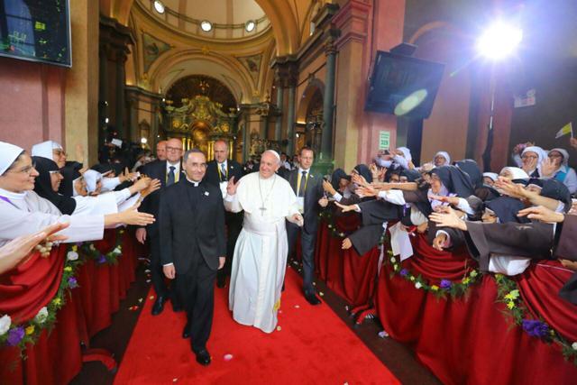 FOTO 24 | “¡Ay de la monja que tiene un corazón encogido…! Que vuelva a respirar, que vuelva a ser un corazón grande. Las monjas encogidas son monjas que han perdido la fecundidad, no son madres, se quejan de todo, se las ve amargadas, siempre están buscando un tiquismiquis para quejarse”.