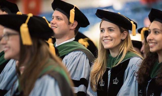 Colegio de Médicos y Cirujanos de la Universidad de Columbia: Doctorado en Medicina US$ 230,536. Quien aspire convertirse en doctor en Medicina en la Universidad de Columbia debe desembolsar US$ 230,536 (217,980 euros) en el transcurso de sus cuatro años 