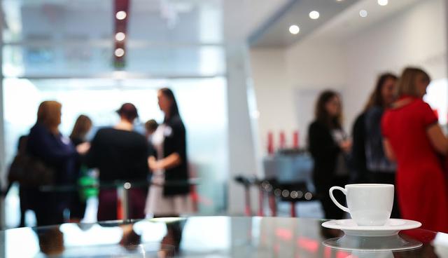 FOTO 13 | 13. No chismees sobre tus colegas, empleados o jefes. Nada afecta más un clima laboral que este tipo de actitudes dañinas. Si hay algún tema que clarificar, hazlo pronto antes de que se corran rumores por toda la oficina. (Foto: Pixabay)