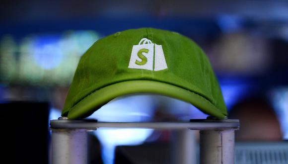Shopify, que desde el 2006 ofrece una plataforma para que los pequeños negocios vendan sus artículos por internet, ha visto dispararse sus resultados especialmente en los dos últimos años a raíz de las restricciones impuestas por la pandemia, así como su valor en bolsa. (Foto: EFE)