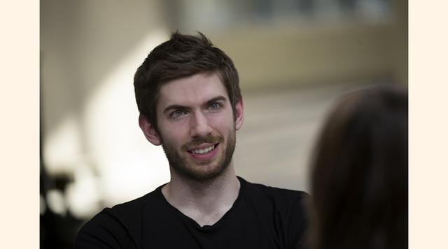 David Karp, fundador y CEO de Tumblr. Su departamento en Brooklyn está medio vacío. “No tengo ningún libro ni mucha ropa”, le dijo en una entrevista a Forbes. “Siempre me sorprende cuando la gente llena sus casas con tantas cosas”. Su riqueza neta es de a