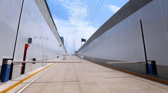 entre los componentes de apoyo que se han instalado al interior de esta nueva vía tenemos cámaras de seguridad y vigilancia, sistemas de comunicación, alumbrado moderno y permanente, tecnología contra incendios que opera de manera autónoma, señalización d