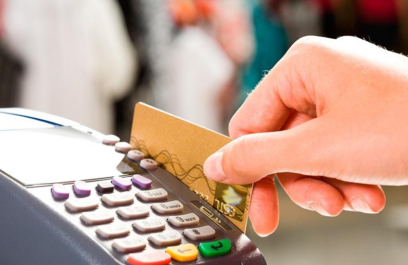 Un joven promedio de 24 años en EE.UU., por ejemplo, debía aproximadamente US$ 2,000 en su tarjeta, alrededor de una tercera parte más que los millennials a esa edad en el 2012.