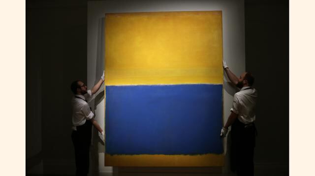 Sotheby's muestra una obra de Mark Rothko llamada 'Untitled (Yellow and Blue)' para la subasta de Londres. La obra es parte de de la subasta de Arte Contemporáneo, que se llevará a cabo el 12 y 13 de mayo. (AP Photo/Tim Ireland)
