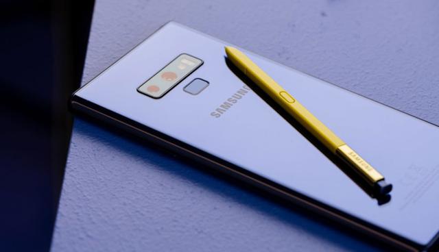 FOTO 8 | S Pen: Samsung ha promocionado las ventajas de su S Pen, una estilográfica que se activa por Bluetooth y permite a los usuarios controlar a distancia la cámara del Note 9 y cambiar de diapositiva en una presentación. Con actualización de sof
