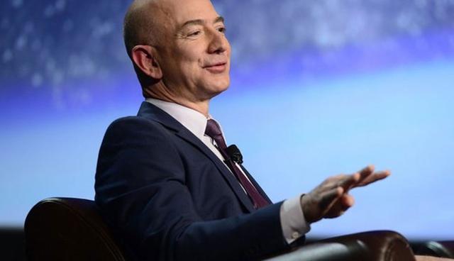 FOTO 3 |3. Cuando algo te estrese, identifica cuál es el problema y resuélvelo de inmediato: Jeff Bezos. “El estrés viene cuando no tomamos acción sobre las cosas que puedes tener cierto control. Cuando algo nos estresa tenemos que identificar cuál es el problema y resolverlo de inmediato. El estrés surge por ignorar cosas que no deberíamos de ignorar. Tal vez estás molesto por x situación y todavía no has tomado ninguna medida al respecto”, apunta Jeff Bezos, dueño de Amazon. (Foto: Getty)