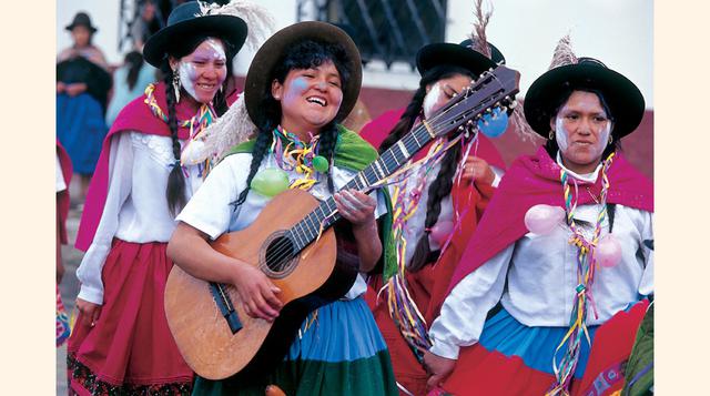 Carnaval de Ayacucho. Este año el día central fue el domingo 15 de enero. El carnaval ayacuchano fue declarado Patrimonio Cultural de la Nación por el Instituto Nacional de Cultura del Perú.