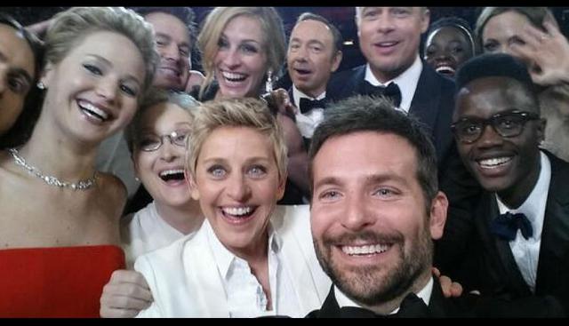 Ellen DeGeneres logró que el ‘selfie’ que se tomó en la premiación de los Óscars, que se celebraron el 12 de marzo, sea la imagen más retuiteada de la historia, con más de 2 millones de compartidas.  (Twitter Ellen DeGeneres).