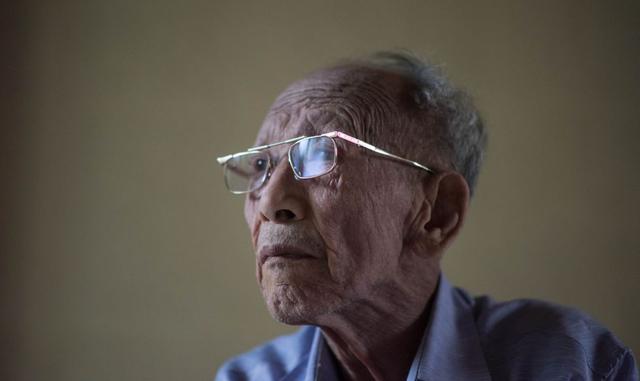 Foto 4 | Perdió la vista de su ojo izquierdo pero no se arrepiente: Me negué, diciendo que no podía cambiar mi fe política por un ojo". (Foto: AFP)