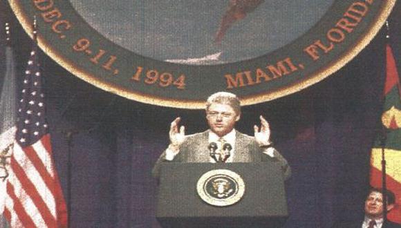 El presidente estadounidense, Bill Clinton, al inaugurar ayer la Cumbre de Miami dijo que el sueño de Bolívar “comienza a hacerse realidad”. (foto Reuter)