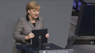 Angela Merkel dice que arreglar la crisis de la zona euro es vital para Alemania