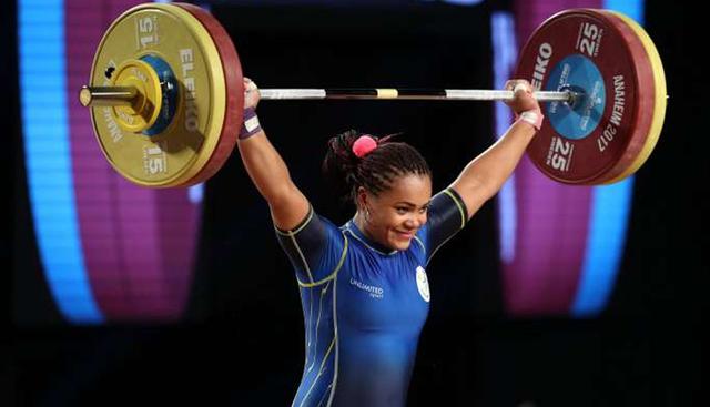 FOTO 13 | Neisi Dajomes (ECU, halterofilia)
Doble medallista mundial de halterofilia con solo 21 años, la ecuatoriana Neisi Dajomes es firme aspirante a convertirse el año próximo en la segunda deportista de su país, primera mujer, en subir al podio olímpico tras Jefferson Pérez, que lo hizo en dos ocasiones. Fue sexta en los Juegos Olímpicos de Río, pero desde entonces, además de proclamarse campeona mundial júnior de los 75 kilos en el 2017 y 2018, en esos mismos años fue plata y bronce en categoría absoluta. Compite el 29 de julio. (Foto: EFE)