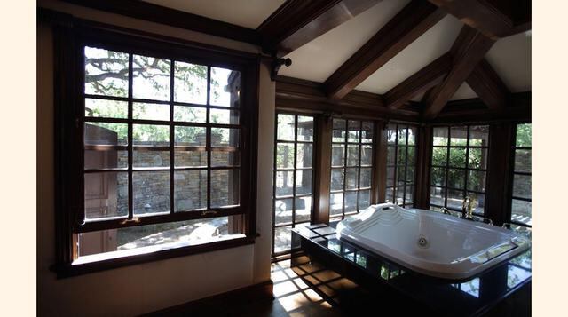 El rancho cuenta con 22 edificios, incluyendo apartamentos y un cine. (Foto:megarricos)