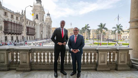El presidente del Consejo de Ministros, Alberto Otárola. sostuvo una reunión con el ministro de Desarrollo Internacional canadiense, Ahmed Hussen. Foto: PCM.