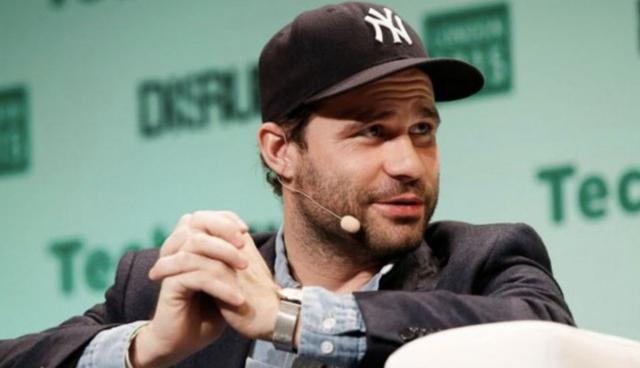 FOTO 16 | 16. Bastian Lehmann: CEO, Postmates. Bastian Lehman dijo que el peor consejo que ha recibido fue “sé como otra persona”. “Vi que eso pasaba mucho en la universidad, cuando todos intentábamos encajar. Está bien jugar diferentes roles, sólo tienes que escuchar a tu corazón e intentar descubrir lo que quieres hacer y a las personas que van a apoyarte. Esa es la respuesta” dice Lehmann.

Rodearte de gente positiva y que te apoye te mantiene en una mentalidad correcta para seguir avanzando. En lugar de agradar a los demás, haz lo que hizo Lehmann y encuentra un grupo que no quiera que encajes en algún molde. Encajar en la sociedad tiene su tiempo y su espacio, pero no conformarte es básico para tener una compañía innovadora. (Foto: Getty)