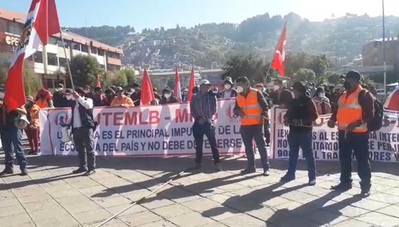 Trabajadores de la empresa Las Bambas desarrollan segundo día de marcha en defensa su trabajo en Cusco. (Foto: CUZCO CUSCO QOSQO  / Facebook)