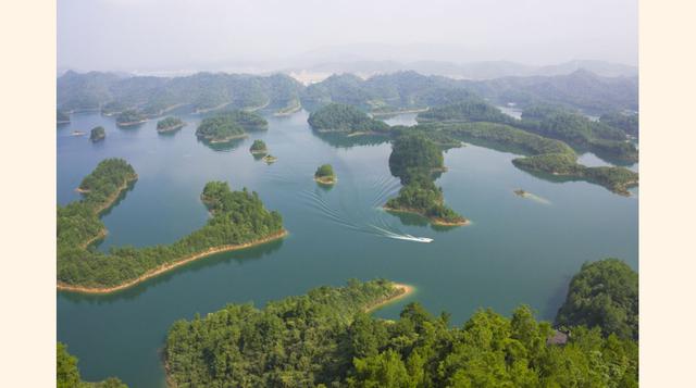 Una ciudad fundada alrededor del año 25 después de Cristo. La construcción en 1959 de una presa hidroeléctrica en el río XIn’an (China) permitió hacer el hallazgo en en el fondo del enorme lago artificial de Qiandao (en la foto), en la provincia china de 