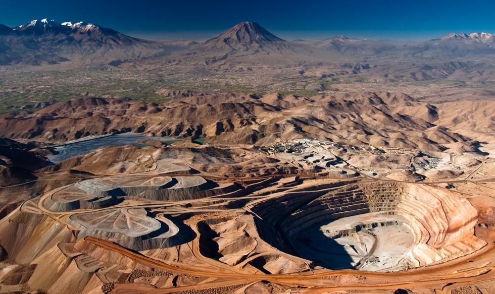 Foto 2 | Arequipa. La producción subió en 9% explicado por la actividad minera debido al aumento de la extracción de molibdeno y cobre realizada por la minera Cerro Verde. Asimismo, creció el subsector electricidad por la mayor generación de energía de origen térmica e hidráulica. En el sector Construcción se expandió la inversión en el proyecto de irrigación Majes Siguas II etapa, en tanto el subsector telecomunicaciones se incrementó por la demanda del servicio de telefonía móvil, internet y televisión por suscripción. ( Foto: mercadosyregiones)