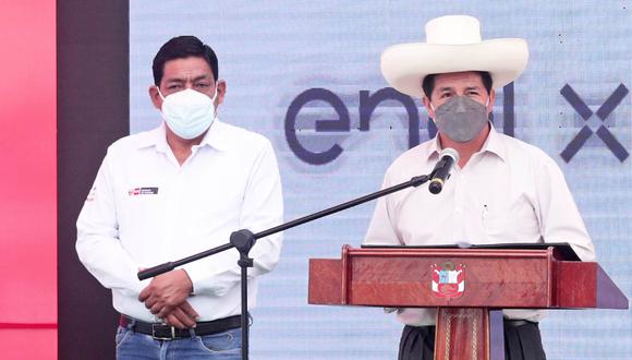 En medio de la polémica, el ministro del Ambiente, Rubén Ramírez, estuvo junto al presidente Pedro Castillo en una actividad oficial. Foto: Presidencia