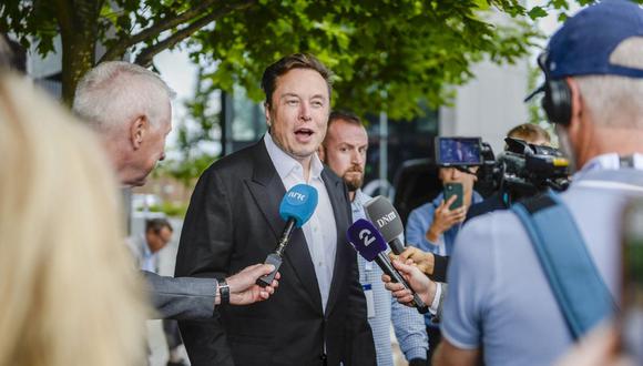 El CEO de Tesla, Elon Musk, da entrevistas cuando llega a la reunión Offshore Northern Seas 2022 (ONS) en Stavanger, Noruega, el 29 de agosto de 2022. (Foto de Carina Johansen / NTB / AFP)