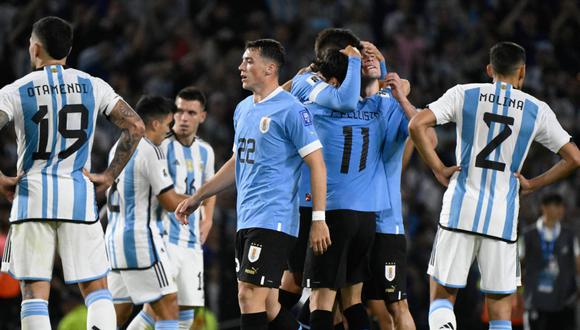 Uruguay celebra el triunfo sobre Argentina en La Bombonera de Buenos Aires. (Foto: AFP)