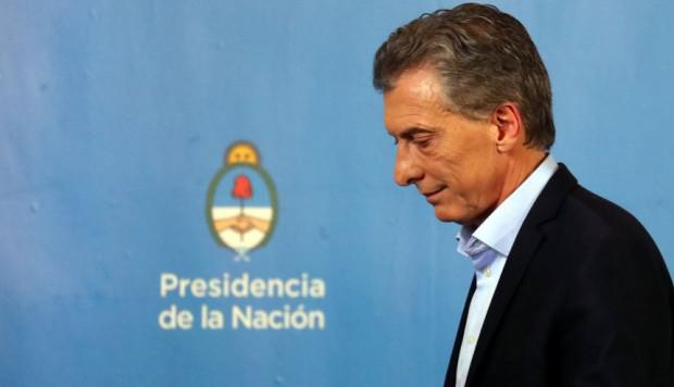 Mauricio Macri, de ser reelegido, no se sabe cómo hará para manejar la abultada deuda pública. (Foto: Reuters)