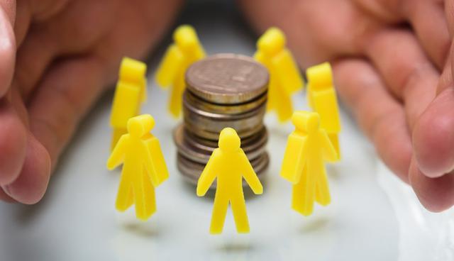 FOTO 15 | 15. Invierte en plataformas de crowdfunding.Las plataformas de préstamos y financiación colectiva como Prestadero, Kubo Financiero y Briq hacen que sea muy fácil invertir, y que los negocios generen ingresos pasivos a través de pagos de intereses. Muchos de estos sitios tienen algoritmos súper certeros que precien el riesgo, quitándole ese factor a la ecuación de las inversiones.

Claro que esto requiere una inversión inicial. Si tienes algo de dinero, esta puede ser una buena forma de ganar dinero sin meterte en la bolsa. Investiga bien y decide si esta idea funciona para ti. (Foto: Depositphotos.com)