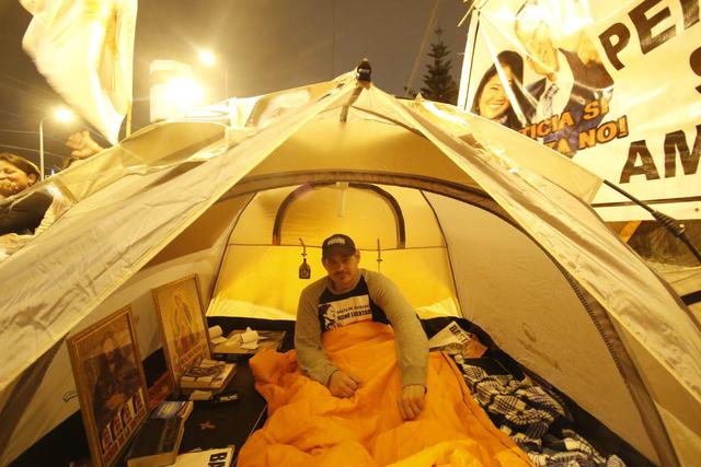 Aseguró que desde hace seis días solo consume líquido y no prueba bocado alguno. (Foto: Miguel Bellido / GEC)