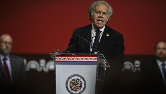 El Secretario General de la Organización de los Estados Americanos (OEA), el uruguayo Luis Almagro, pronuncia un discurso durante la inauguración de la 52 Asamblea General de la OEA en Lima el 5 de octubre de 2022. (Foto de Ernesto BENAVIDES / AFP)