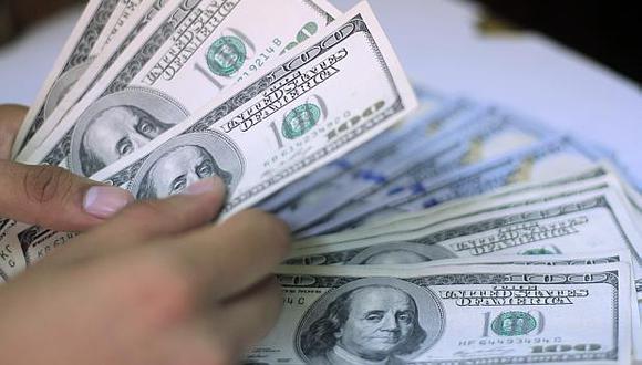 En las casas de cambio, la venta del dólar alcanzaba los S/3.39.(Foto: El Comercio)
